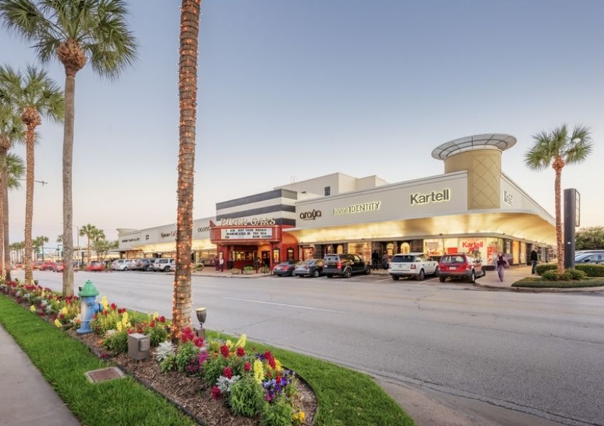 shopping in River Oaks