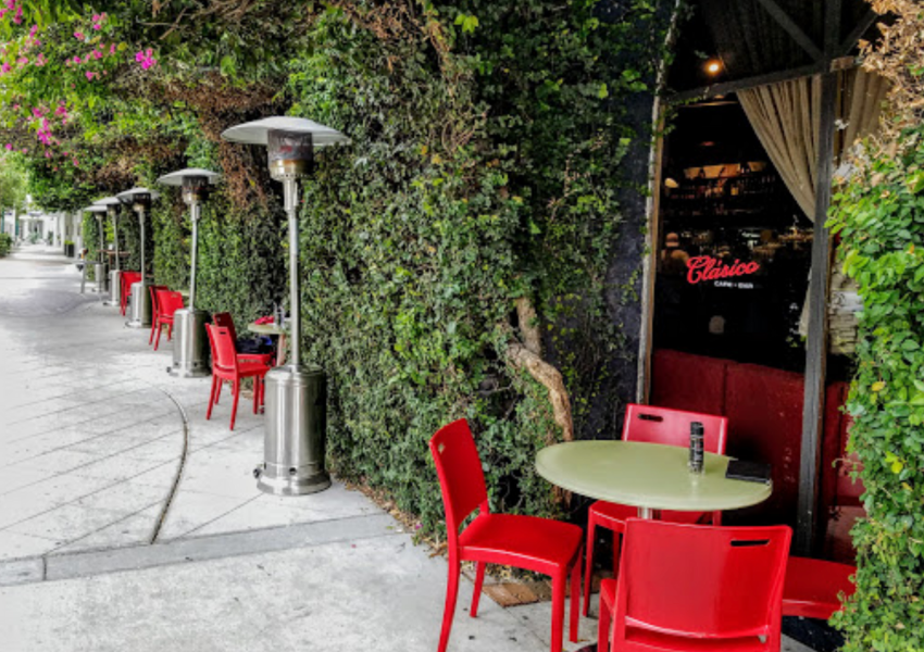 Restaurants in Sarasota with Happy Hours You Can't Miss