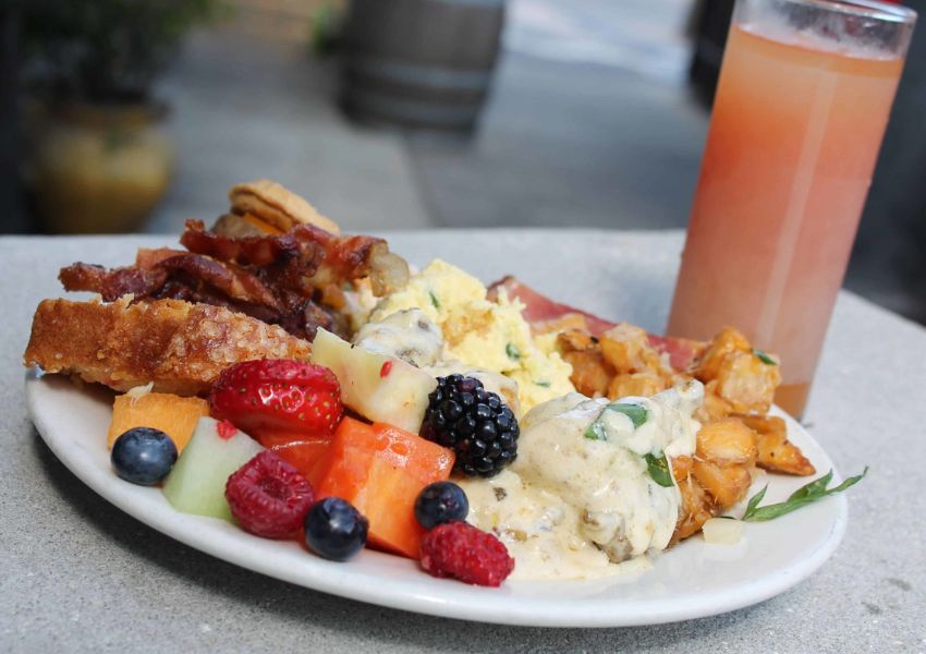 brunch with bottomless mimosas