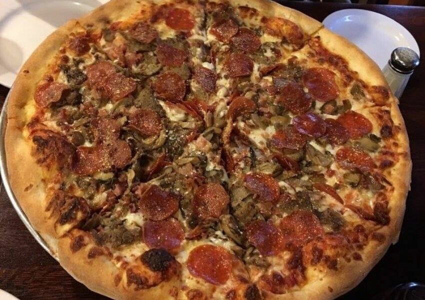 8 Irresistible Spots for Pizza in Lakeland