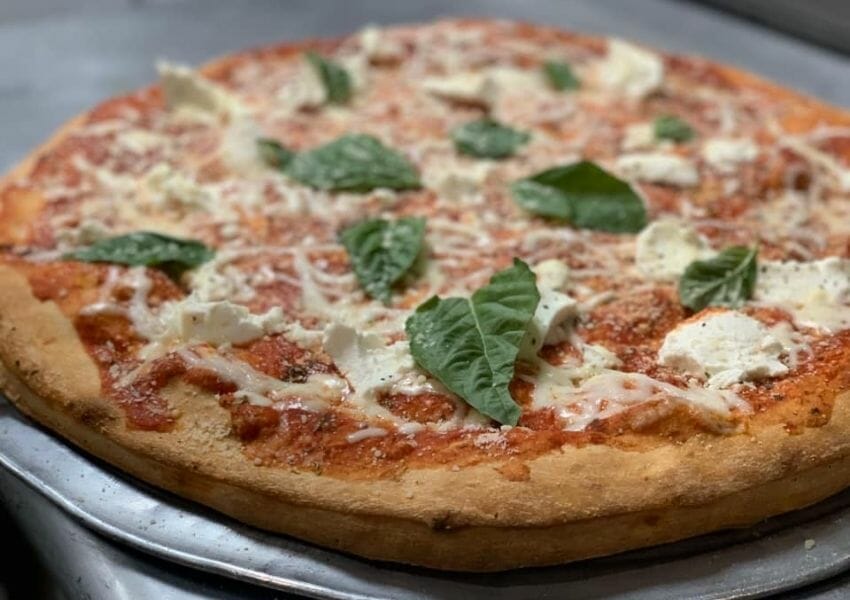 8 Irresistible Spots for Pizza in Lakeland