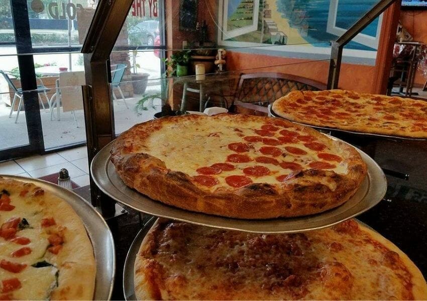 8 Irresistible Spots for Pizza in Lakeland
