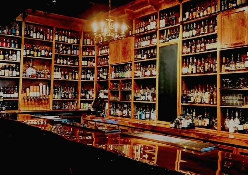 9 Best Spots for Happy Hour in Lakeland