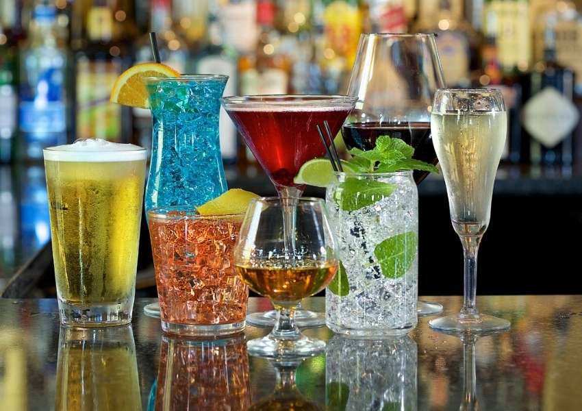 9 Best Spots for Happy Hour in Lakeland