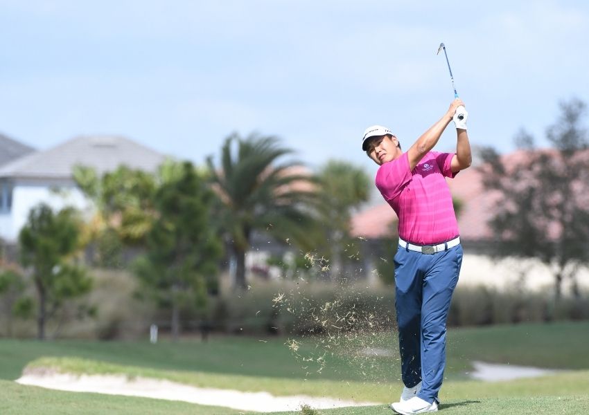Golfer at LECOM Suncoast Classic a Lakewood National Golf Club