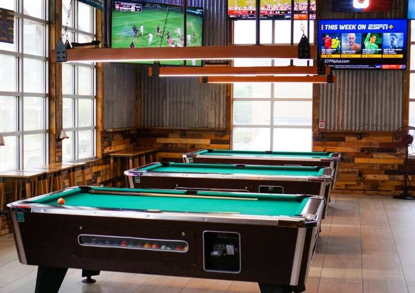 bars with games in Dallas