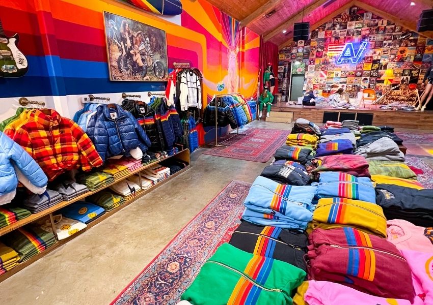 stores in South Congress with seats for your man
