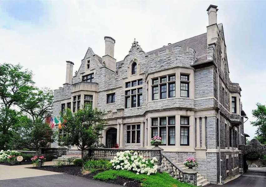 Mansions on Fifth Hotel