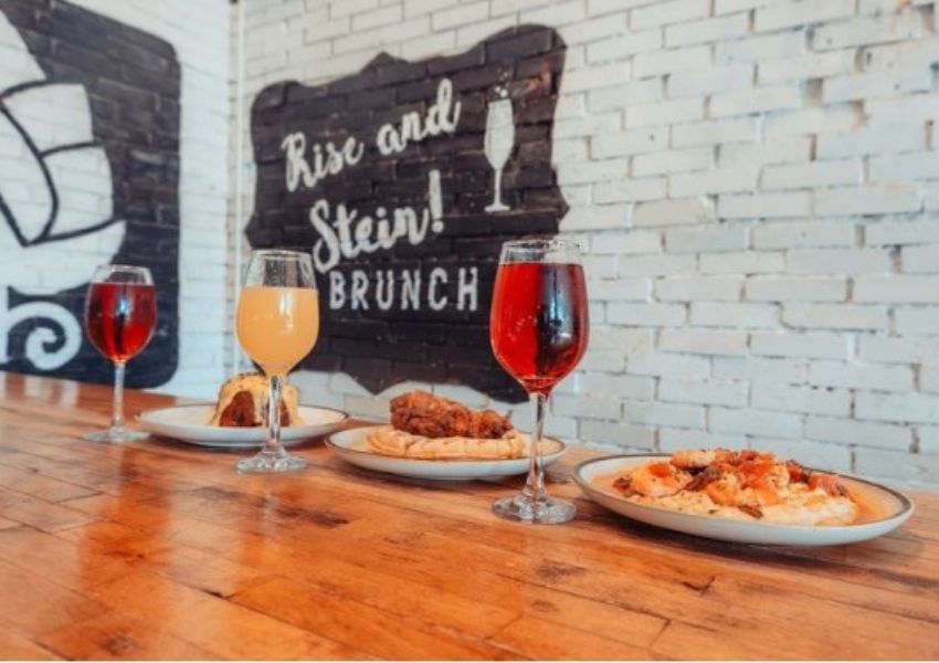 bottomless mimosas in tampa bay - Bearrs Tavern