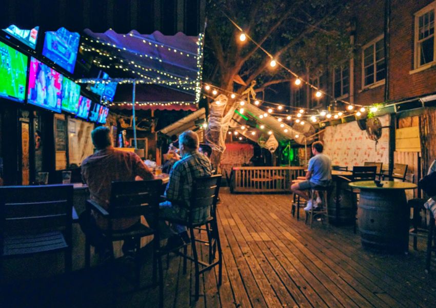 bars on south howard