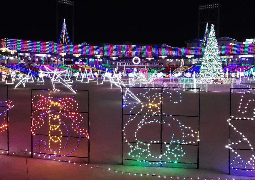 Sugarland Holiday Lights (Holiday lights in Houston)