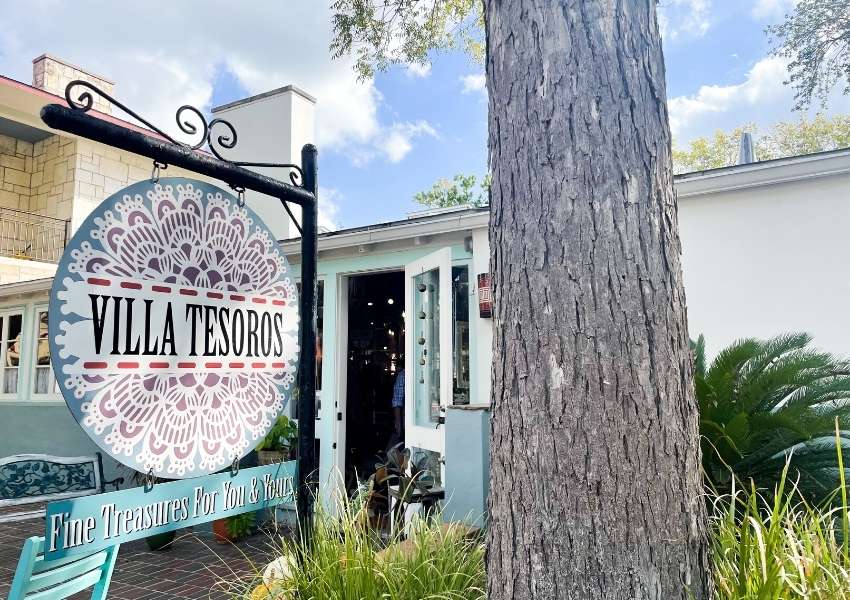 Villa Tesoros Store Front