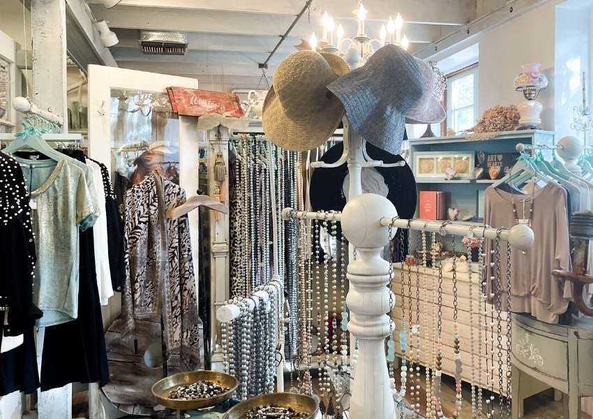 Villa Tesoros Clothing and other items