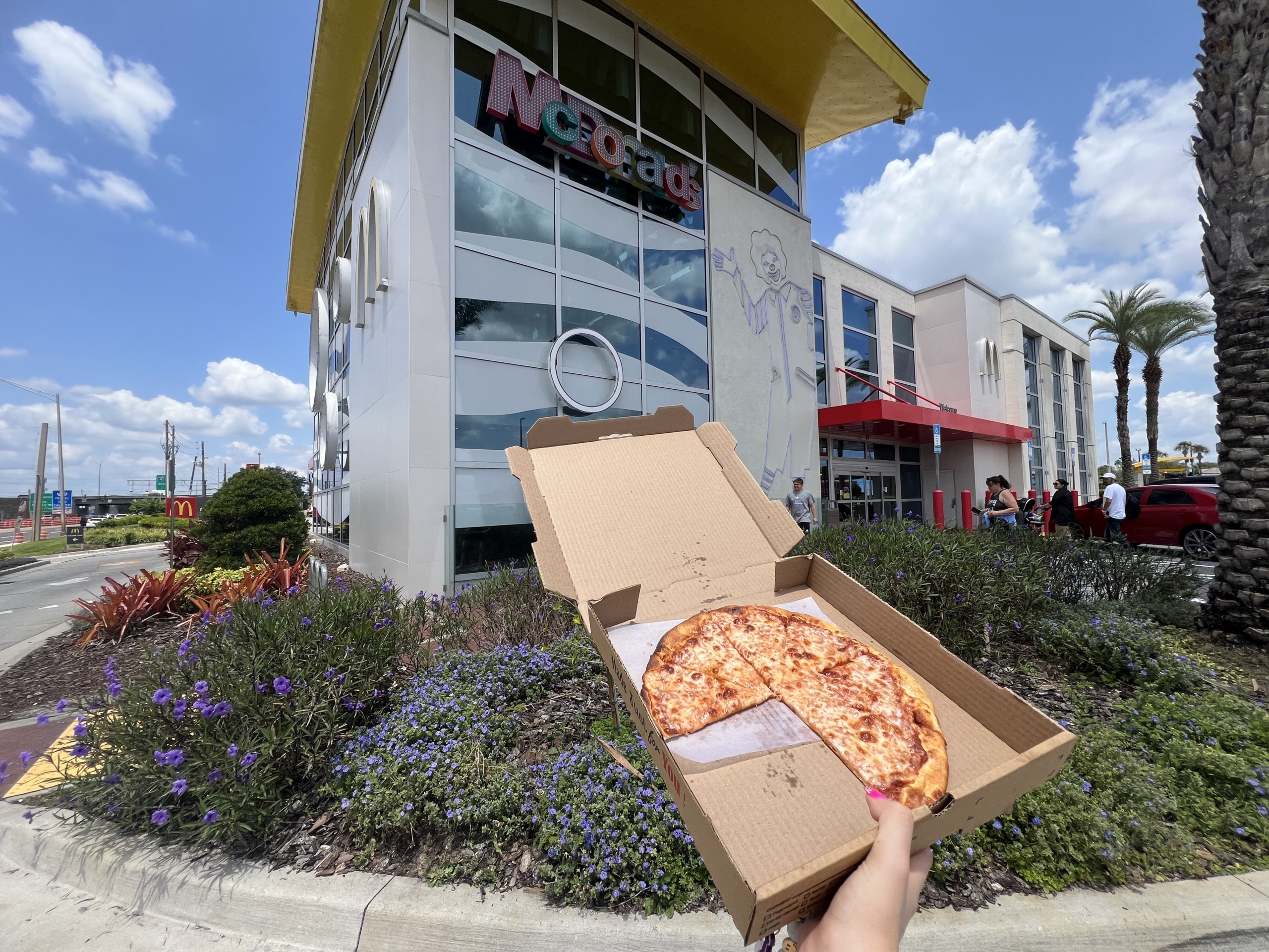 world's largest mcdonalds, international drive