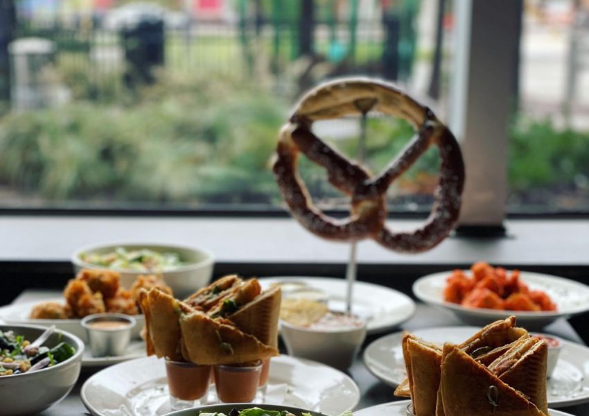 dog friendly restaurants in downtown tampa